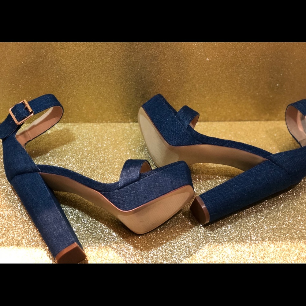 Banging blue jean heels - Picture 2 of 3